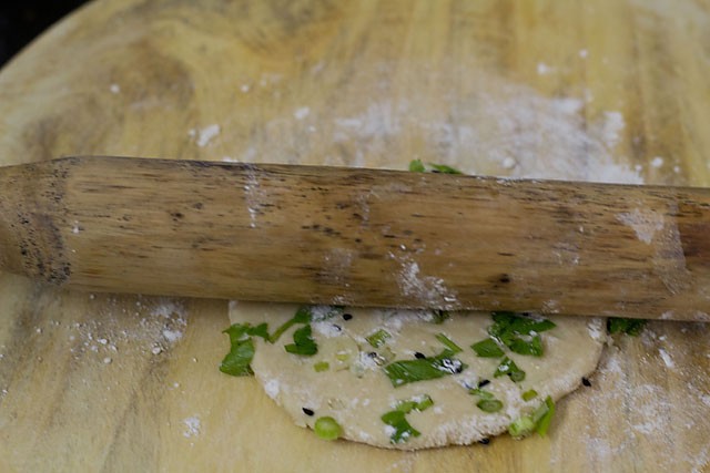making garlic naan recipe