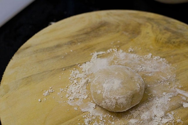 dough to make garlic naan recipe