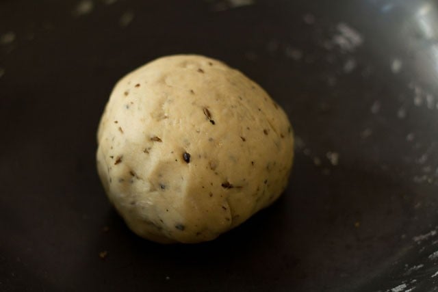namak-pare1 pastry dough in a black bowl for namak para recipe.