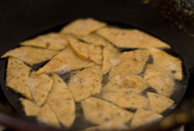 frying namak para in hot oil.