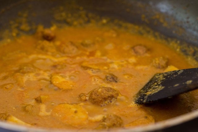 making Punjabi dum aloo recipe
