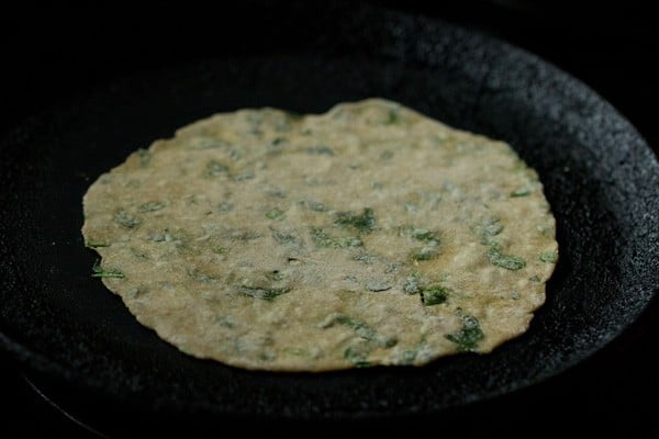 frying methi paratha on tawa