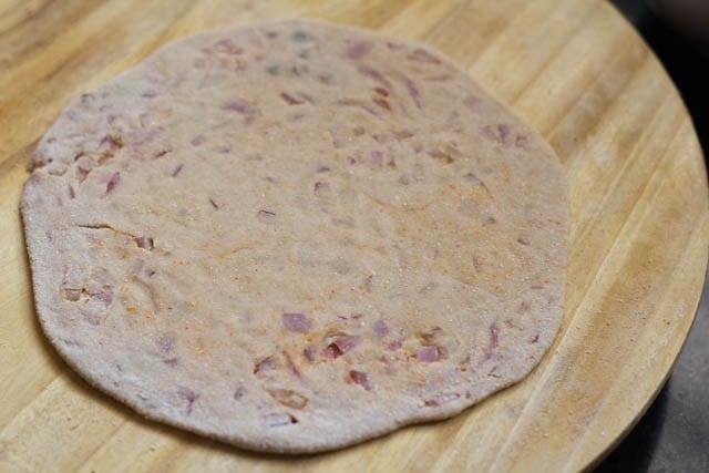 onion paratha rolled evenly