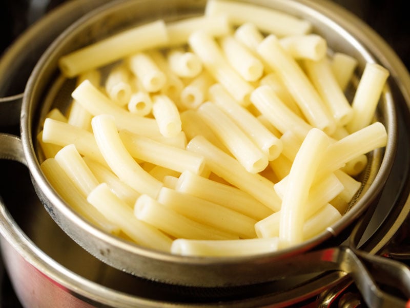 cooked pasta in a strainer