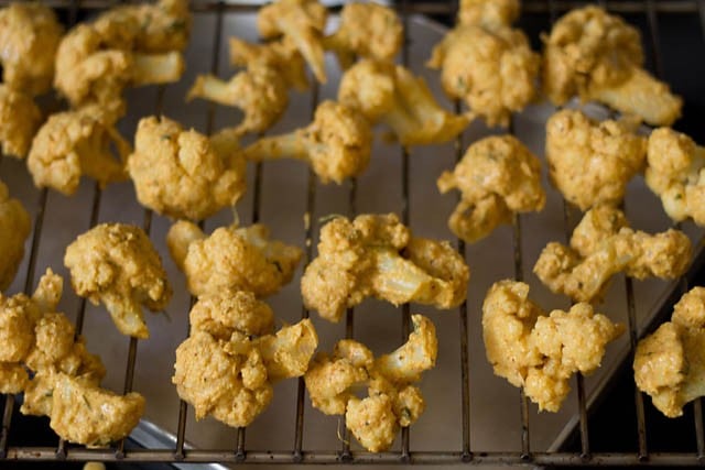 keeping marinated cauliflower or gobi florets on grill rack