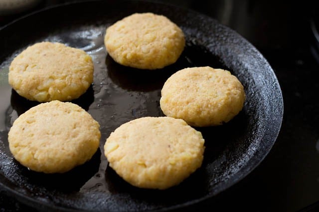 fry the potato tikki burger patties on the pan.