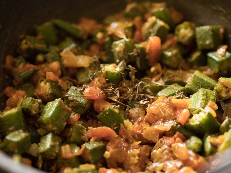 crushed dried fenugreek leaves added to bhindi masala. 