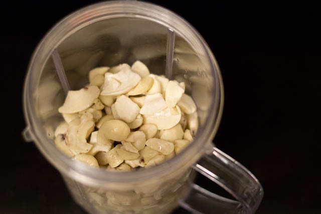 cashew yoghurt in blender