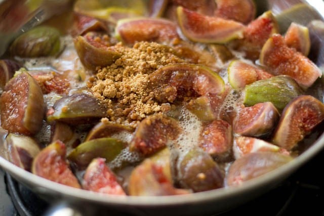 adding powdered jaggery to the figs in pan