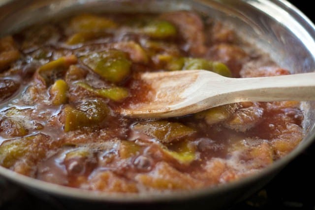 cooking fig mixture in pan