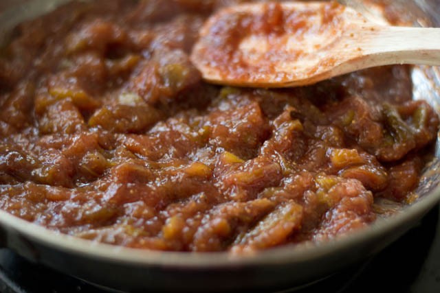 thickened fig jam mixture in a pan