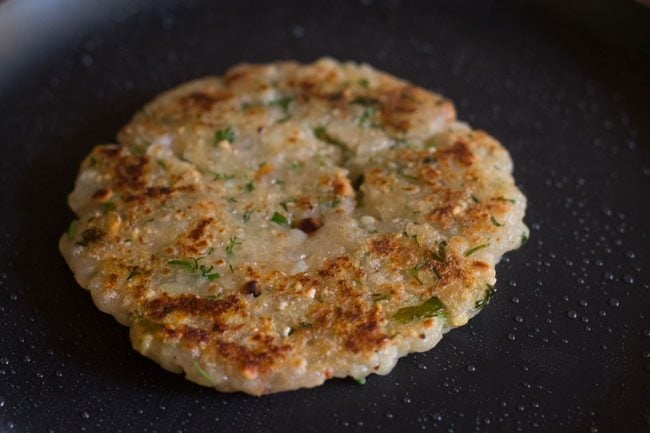 roasting sabudana thalipeeth