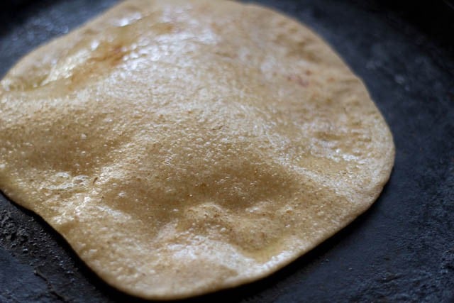 roasting the sugar paratha on tawa