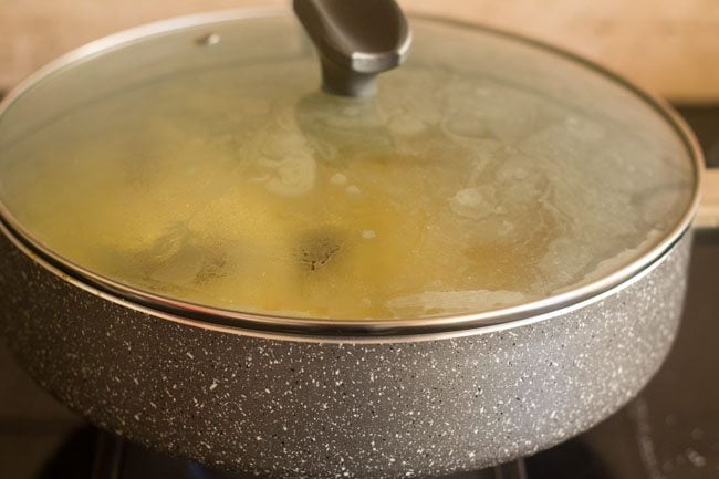 lid placed on pan to cook rice for pulao