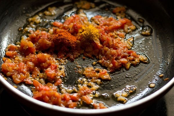 adding ground spice powders to base for palak paneer gravy