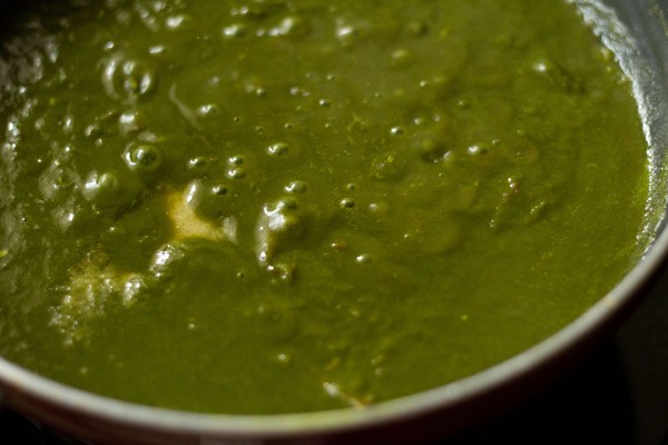 simmer palak gravy or spinach sauce