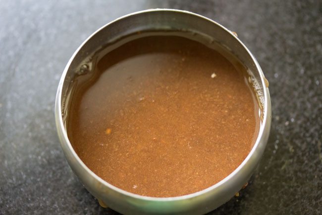 squeezed tamarind pulp in bowl 