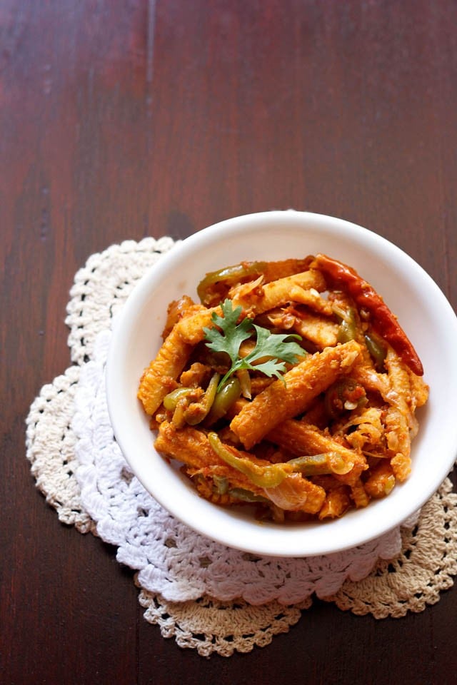 baby corn jalfrezi served in a bowl 