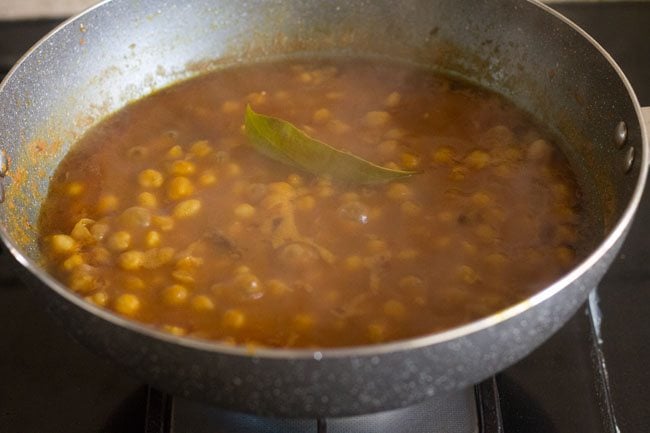 chickpea gravy being simmered