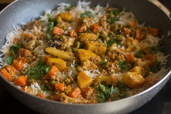 layering the remaining vegetable gravy in the pan