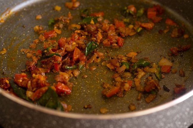 mixing the spices well 