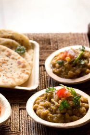 matar chaat served in bowls with kulcha.