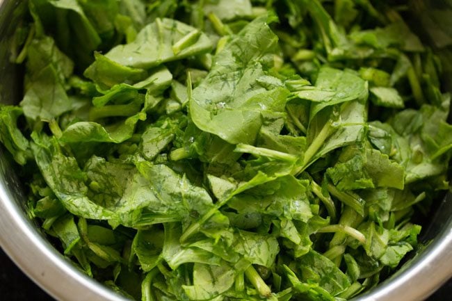 spinach leaves in a bowl