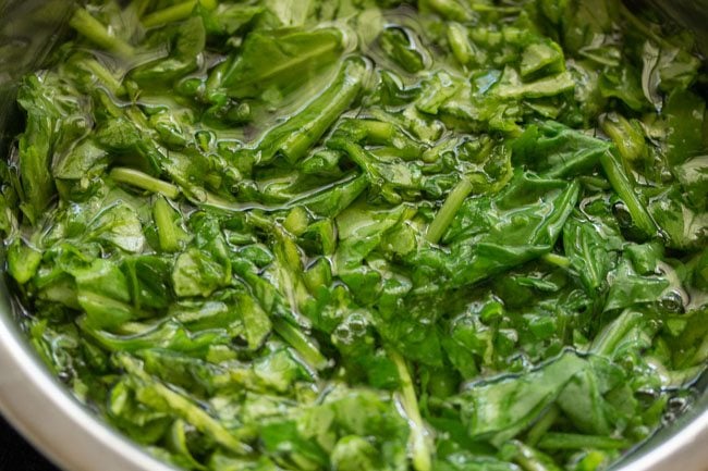 boiled spinach leaves in hot water for 5 to 7 minutes.