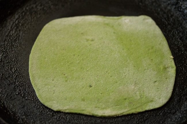 palak paratha on a hot skillet