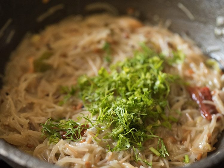 garnish semiya upma with coriander leaves