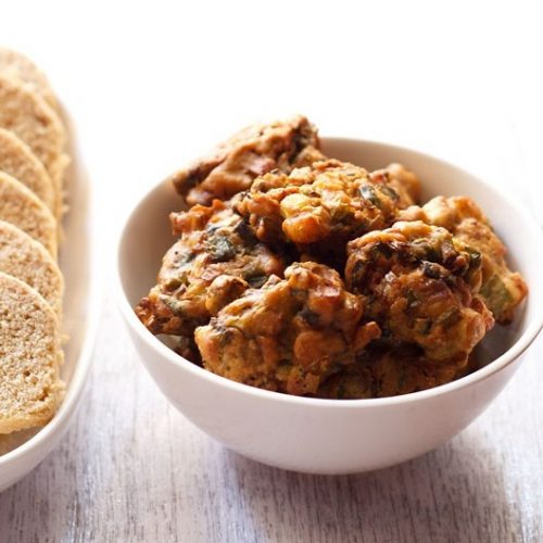 spring onion pakoda recipe, hara pyaaz pakora recipe