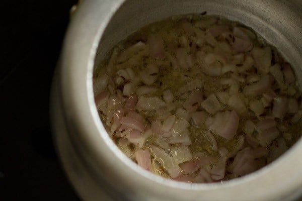 onions for maah chole di dal recipe