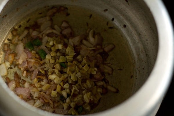 onions for maah chole di dal recipe