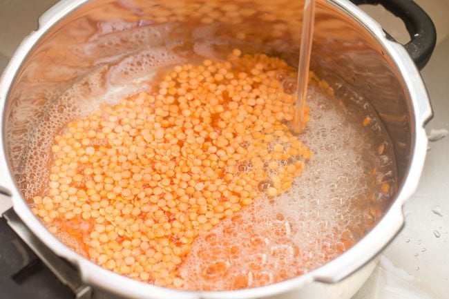 masoor dal being rinsed with water.