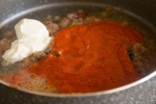 adding prepared tomato paste and curd in pan