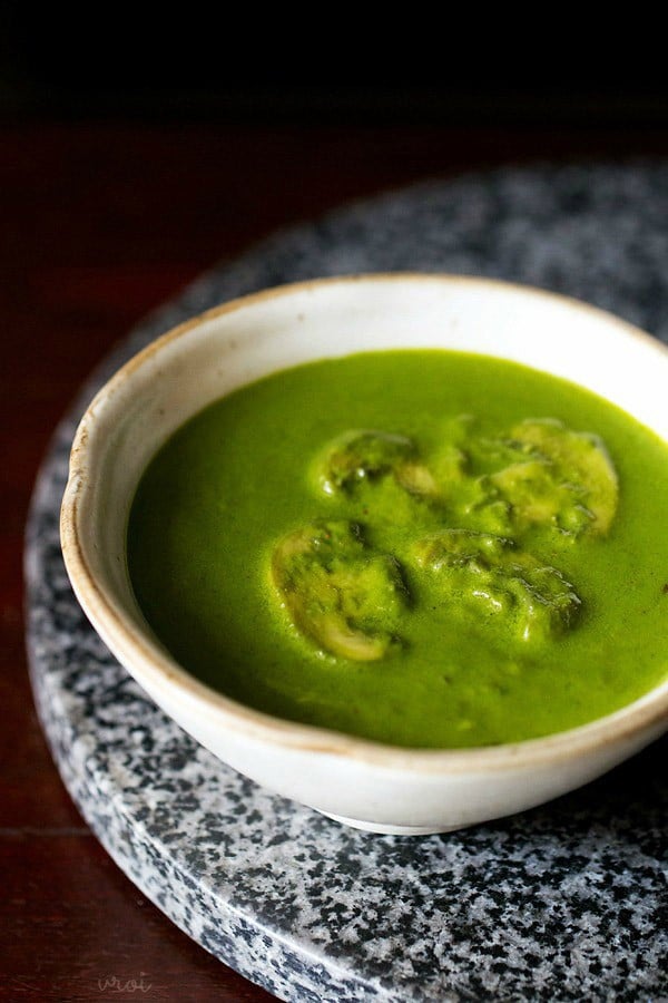 palak mushroom served in a bowl