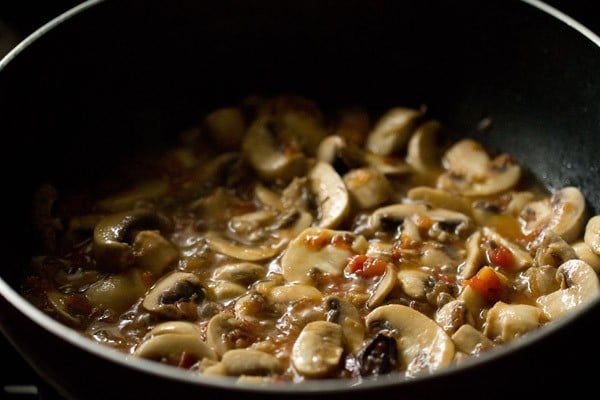 sauteing mushrooms 