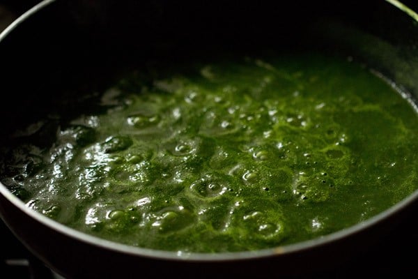 simmer the palak mushroom gravy