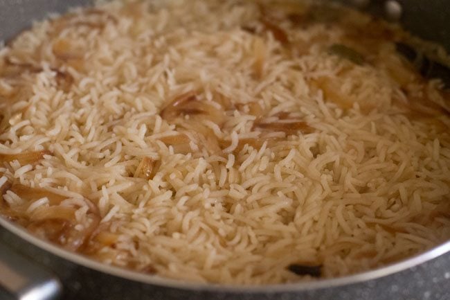 cooking parsi brown rice in the pot. 