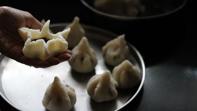 shaping rava modak