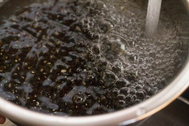 rinsing whole black gram in water