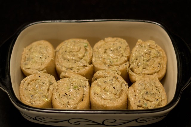 spread the tops of the garlic rolls with remaining garlic butter.