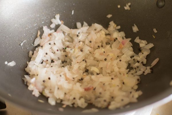 Zwiebeln werden sautiert