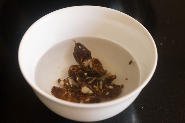 soaked seedless tamarind in water