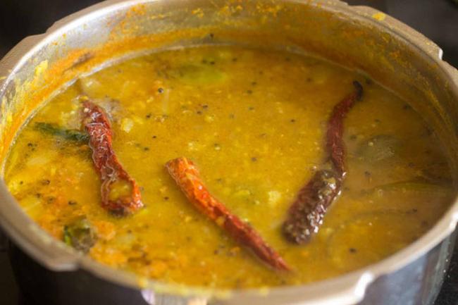 cooked kathirikai sambar in cooker