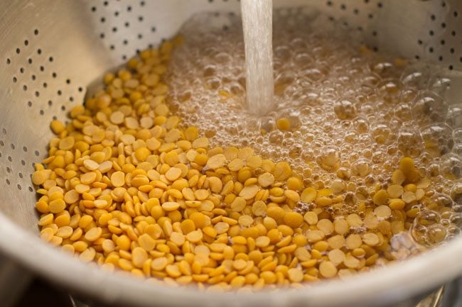 rinsing and draining arhar dal