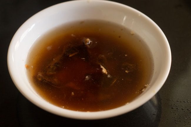 soaking tamarind in water