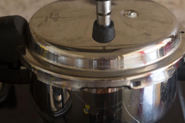 cover dal in pressure cooker 