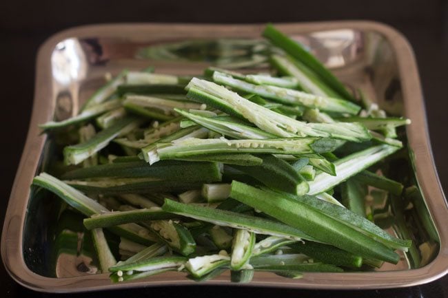 slicing bhindi