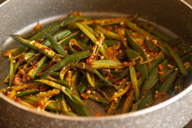cooking lahsuni bhindi